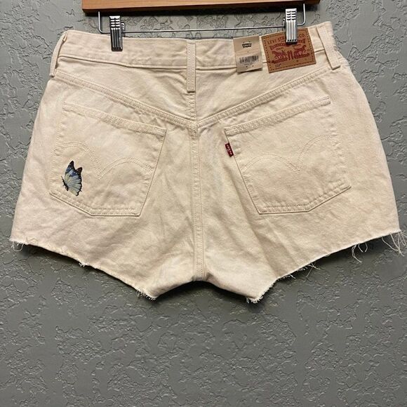 Levi’s 501 Light Stonewash Butterfly Shorts - Picture 3 of 10